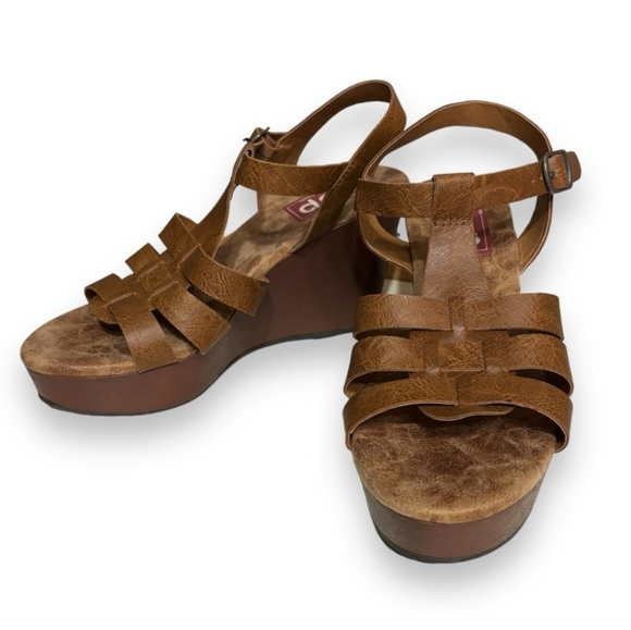 POP Memory Foam Pleasing Strappy Wedge Sandals - Picture 1 of 6